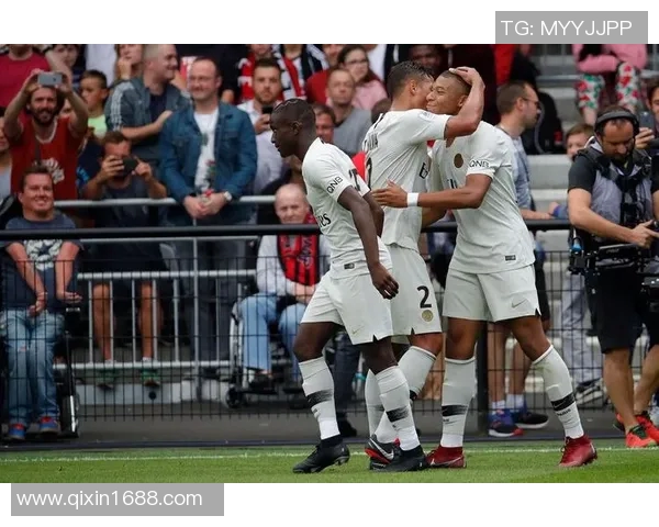 甘冈与史特拉斯堡激战正酣谁将赢得法甲赛场的荣耀之战